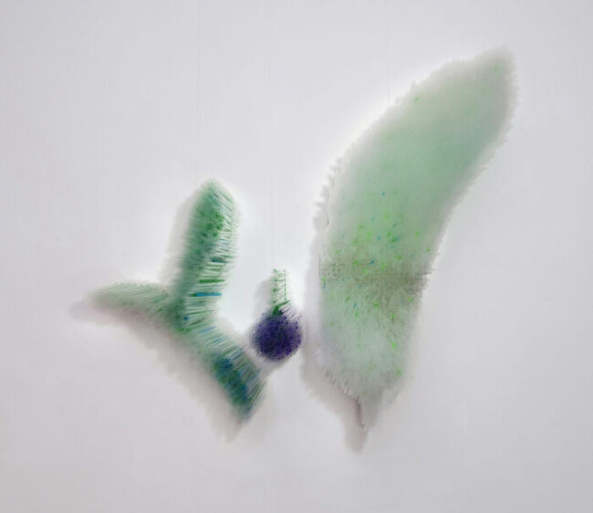 Olive Branch, 2024 3 Stahlgewebe, transparente, grüne und blaue Trinkhalme,
drei Teile: 62 x 47 x 25 cm, 24 x 15 x 25 cmund 98 x 48 x 25 cm
OLYMPUS DIGITAL CAMERA